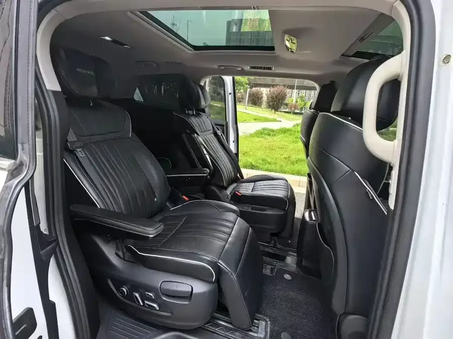 Roewe iMAX8 Roewe iMAX8 2022 400TGI Honor Edition 2022 — миниатюра 2