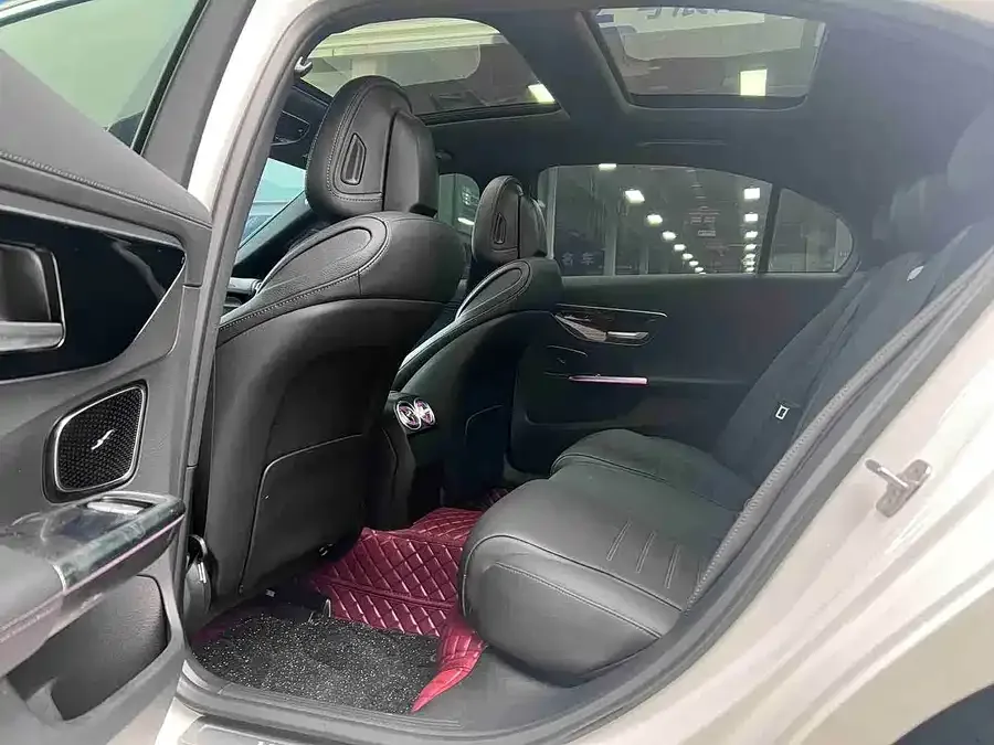 Mercedes-Benz Class C Mercedes-Benz C-Class 2025 C 260 L Sports Edition 2025 — миниатюра 2