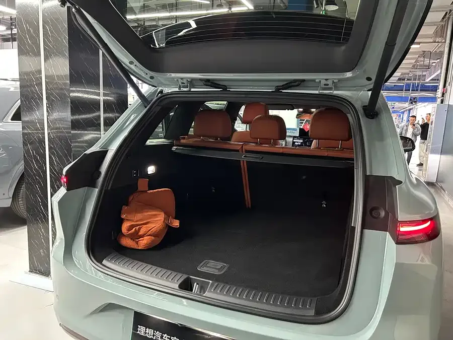 Li Xiang L6 Ideal L6 2025 Max Smart Renewal Edition 2025 — миниатюра 3