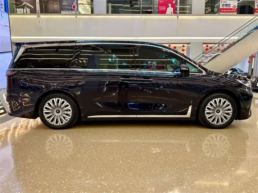 Voyah Lantu Dreamer VOYAH 2024 PHEV Ultra-Long-Range Premium Edition 2024 — миниатюра 2