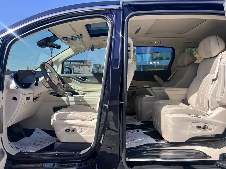 Voyah Lantu Dreamer VOYAH 2024 PHEV Ultra-Long-Range Premium Edition 2024 — миниатюра 3