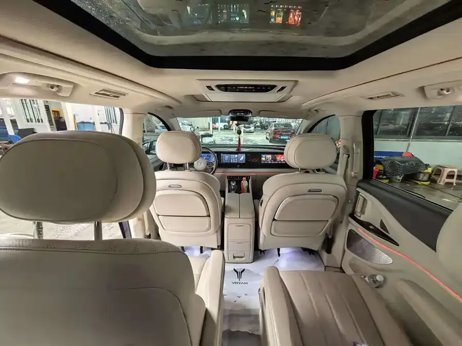 Voyah Lantu Dreamer VOYAH 2024 PHEV Ultra-Long-Range Premium Edition 2024 — миниатюра 2