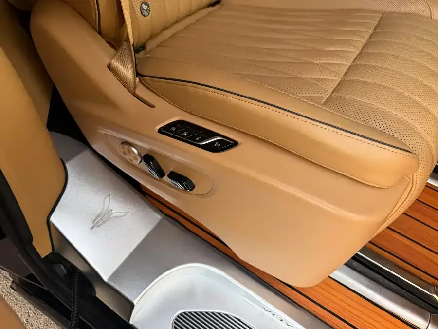 Voyah Lantu Dreamer VOYAH 2024 PHEV Ultra-Long-Range Flagship Edition 2024 — миниатюра 4