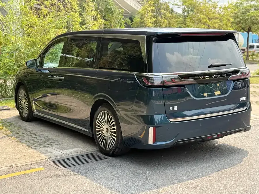 Voyah Lantu Dreamer Lantu Dreamer 2025 PHEV 4WD Flagship Kunpeng Edition 2025 — миниатюра 2