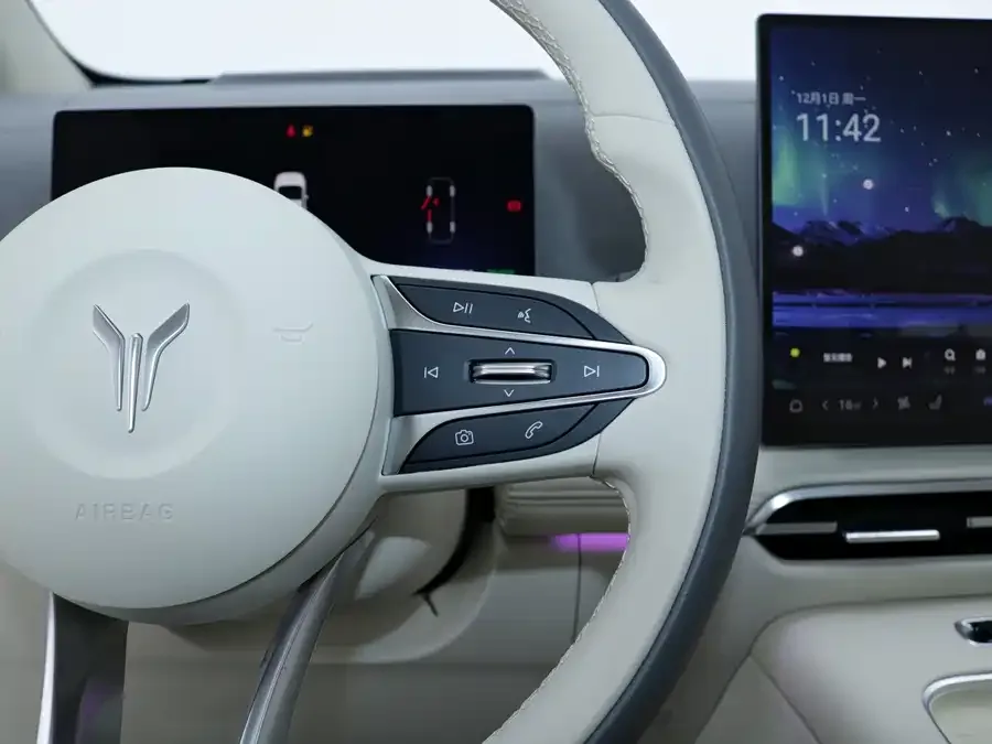 Voyah Lantu Dreamer 2025 Lantu Dreamer PHEV 4WD Premium Kunpeng Edition 2025 — миниатюра 3
