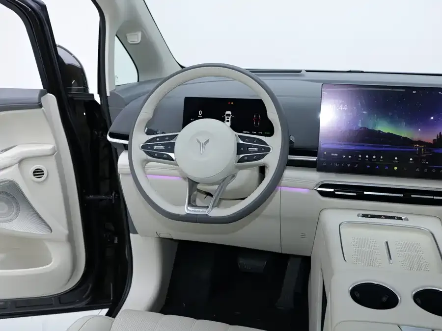 Voyah Lantu Dreamer 2025 Lantu Dreamer PHEV 4WD Premium Kunpeng Edition 2025 — миниатюра 5