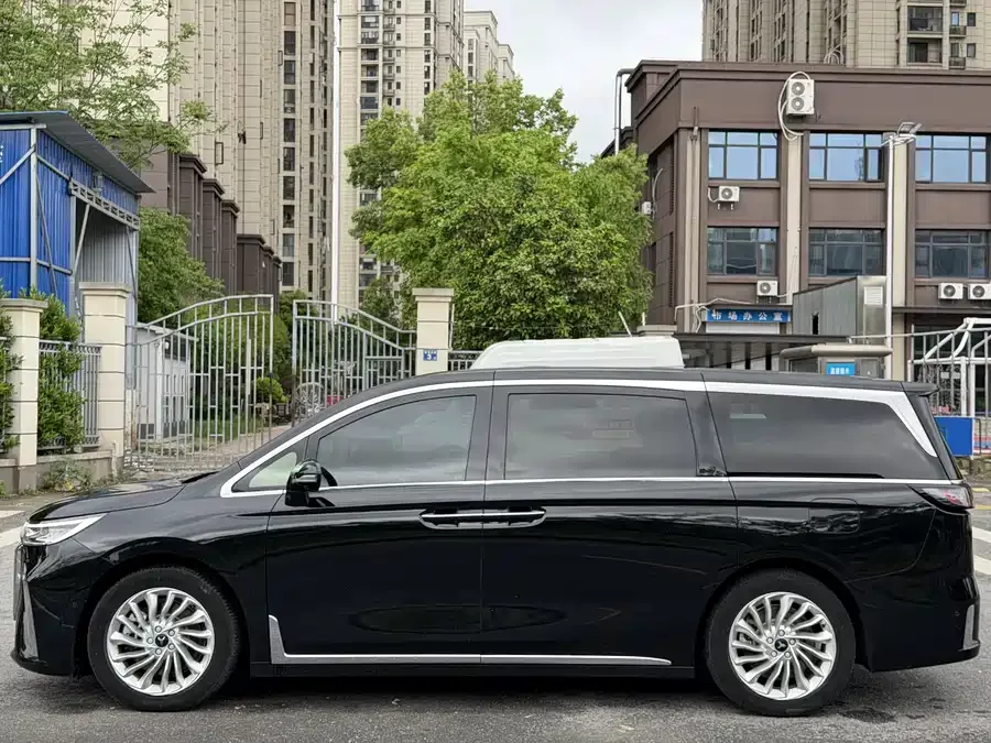 Voyah Lantu Dreamer VOYAH 2024 PHEV Ultra-Long-Range Premium Edition 2024 — миниатюра 4