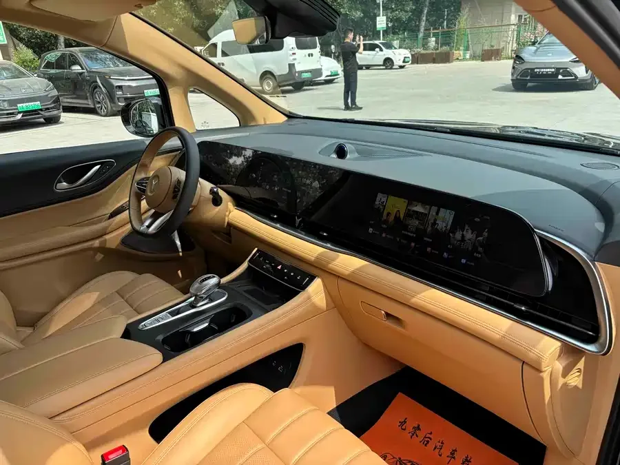Voyah Lantu Dreamer VOYAH 2024 PHEV Ultra-Long-Range Premium Edition 2024 — миниатюра 2