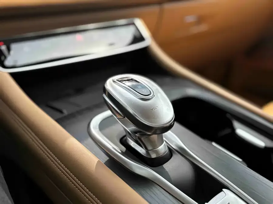 Voyah Lantu Dreamer VOYAH 2024 PHEV Ultra-Long-Range Premium Edition 2024 — миниатюра 3