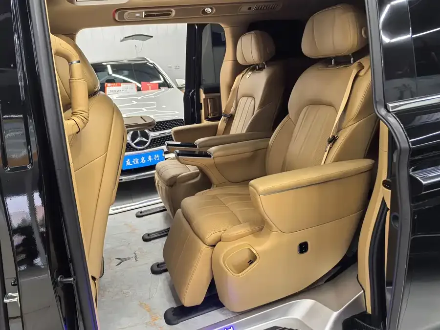 Voyah Lantu Dreamer 2025 Lantu Dreamer PHEV 4WD Premium Kunpeng Edition 2025 — миниатюра 2