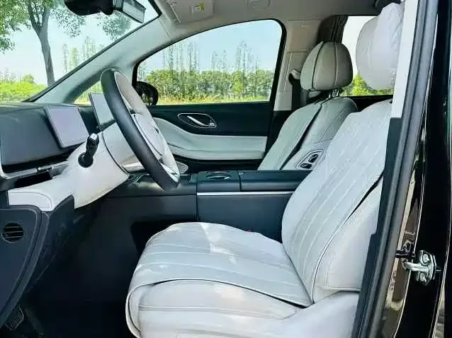Voyah Lantu Dreamer 2025 Lantu Dreamer PHEV 4WD Premium Kunpeng Edition 2025 — миниатюра 2