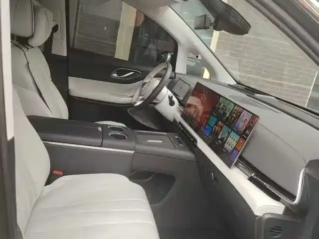Voyah Lantu Dreamer 2025 Lantu Dreamer PHEV 4WD Premium Kunpeng Edition 2025 — миниатюра 3