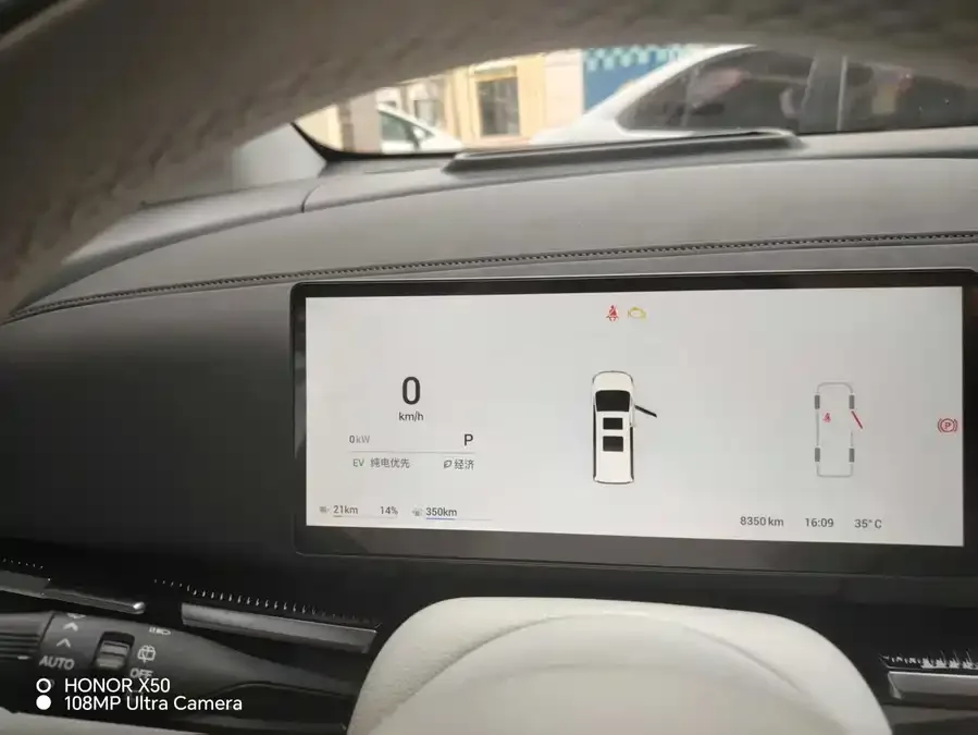 Voyah Lantu Dreamer 2025 Lantu Dreamer PHEV 4WD Premium Kunpeng Edition 2025 — миниатюра 5