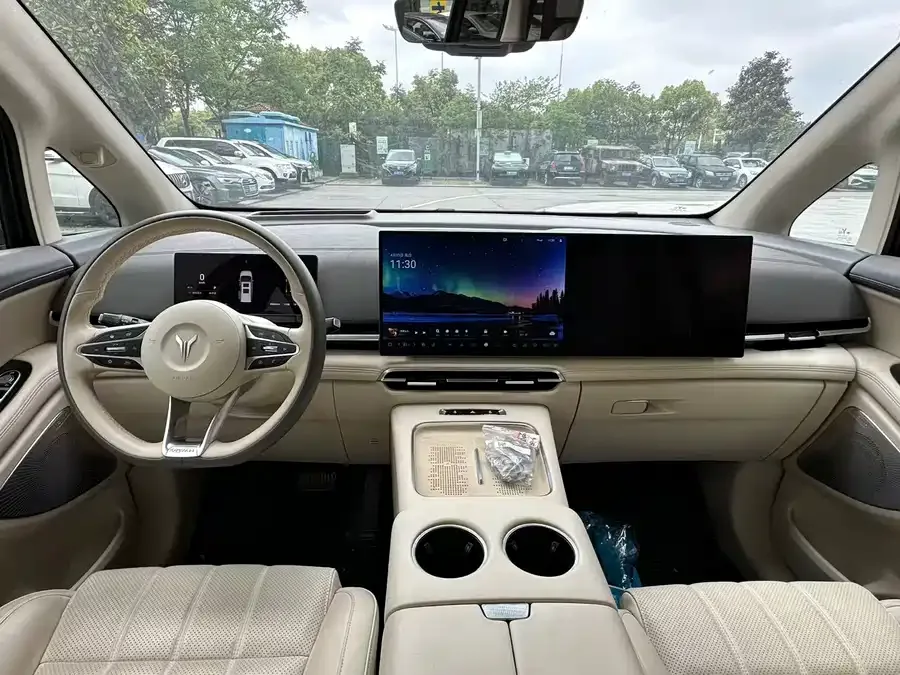 Voyah Lantu Dreamer 2025 Lantu Dreamer PHEV 4WD Premium Kunpeng Edition 2024 — миниатюра 3