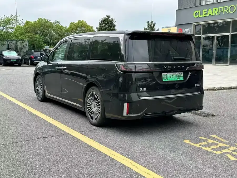 Voyah Lantu Dreamer 2025 Lantu Dreamer PHEV 4WD Premium Kunpeng Edition 2024 — миниатюра 4
