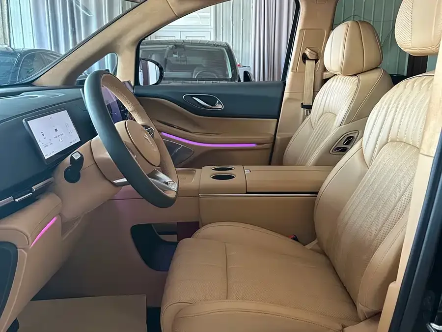 Voyah Lantu Dreamer Lantu Dreamer 2025 PHEV 4WD Flagship Kunpeng Edition 2024 — миниатюра 2