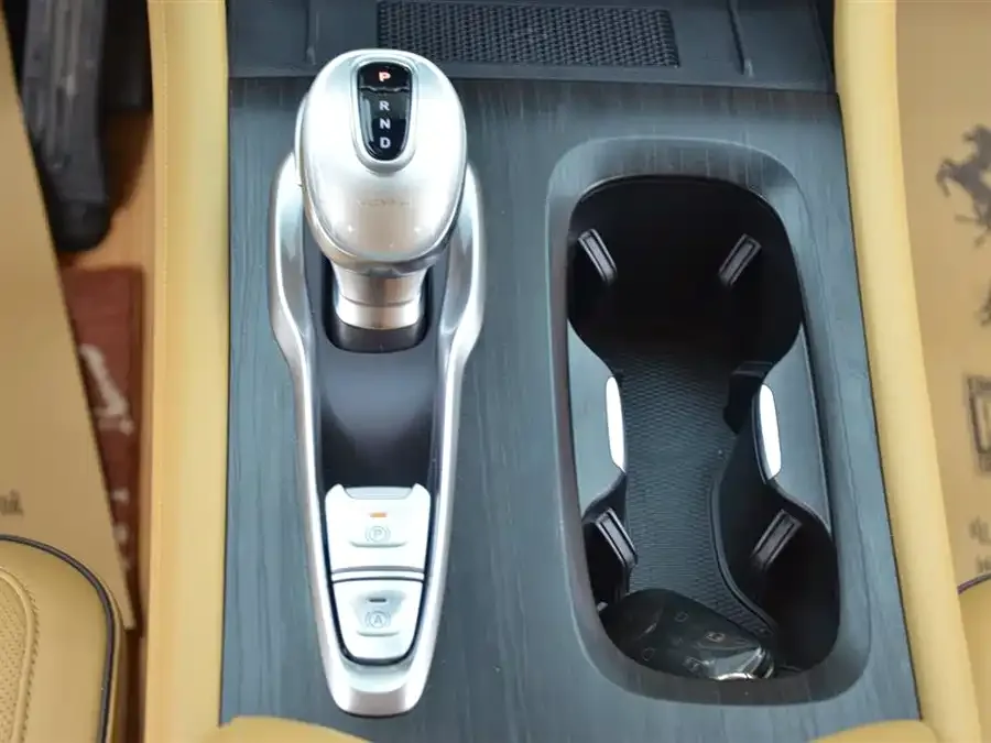 Voyah Lantu Dreamer VOYAH 2024 PHEV Ultra-Long-Range Flagship Edition 2024 — миниатюра 3