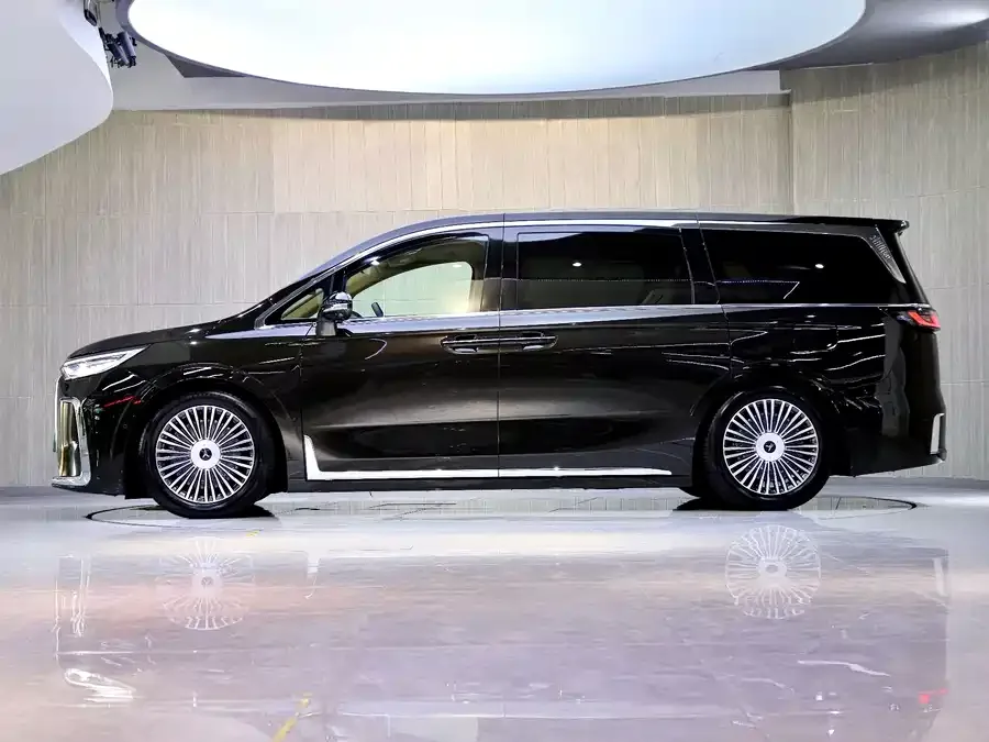 Voyah Lantu Dreamer Lantu Dreamer 2025 PHEV 4WD Flagship Kunpeng Edition 2024 — миниатюра 2