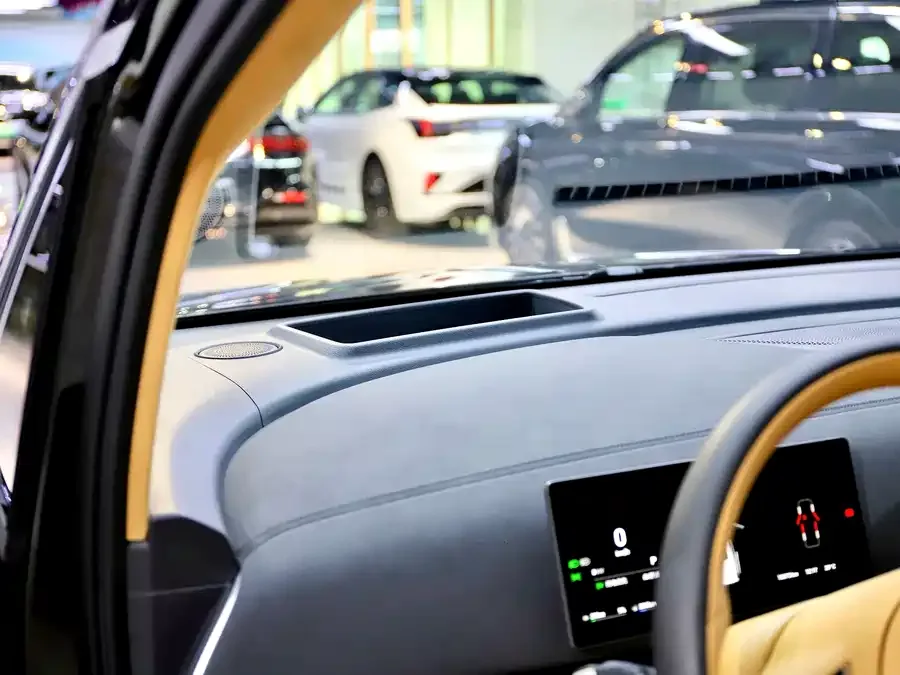 Voyah Lantu Dreamer Lantu Dreamer 2025 PHEV 4WD Flagship Kunpeng Edition 2024 — миниатюра 5