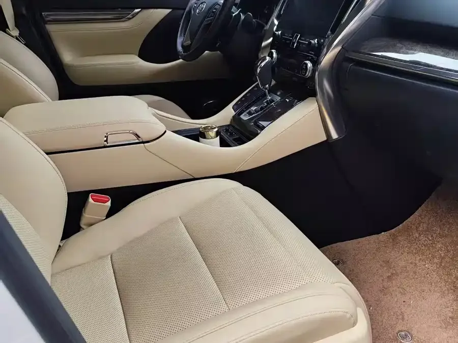 Toyota Alphard 2023 Alphard Hybrid 2.5L Premium Gold Edition 2023 — миниатюра 4