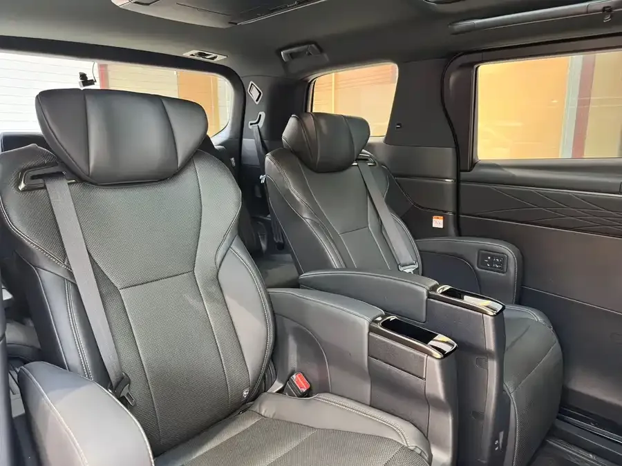 Toyota Alphard Alphard 2025 Hybrid 2.5L Premium Gold Edition 2026 — миниатюра 4