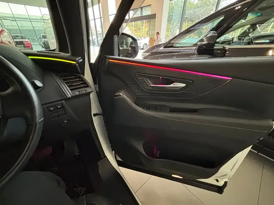 Toyota Alphard Alphard 2025 Hybrid 2.5L Gold Edition 2025 — миниатюра 3
