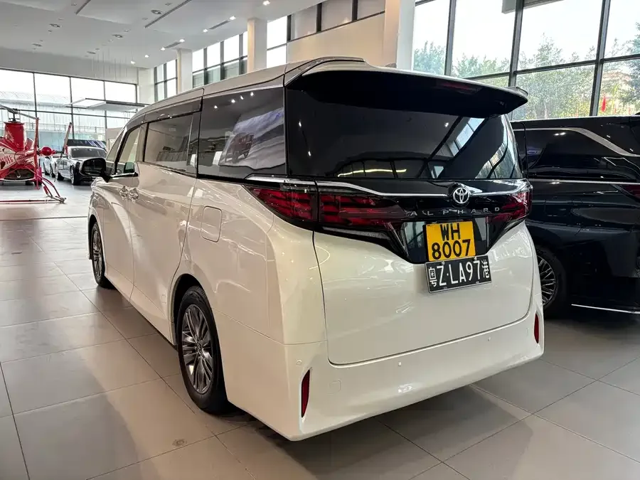 Toyota Alphard Alphard 2025 Hybrid 2.5L Gold Edition 2025 — миниатюра 4