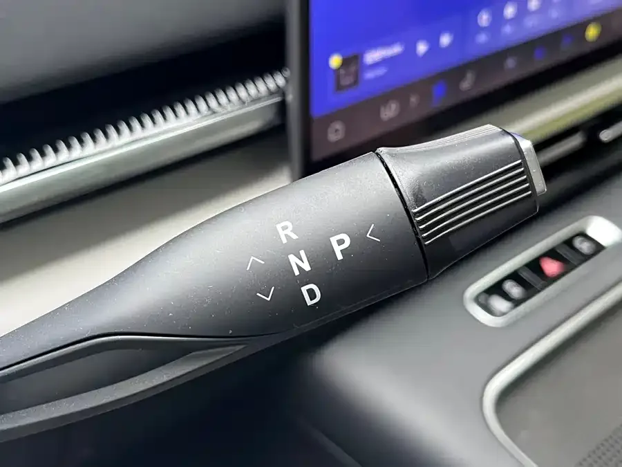 Voyah Lantu Dreamer Lantu Dreamer 2025 PHEV 4WD Flagship Kunpeng Edition 2025 — миниатюра 4