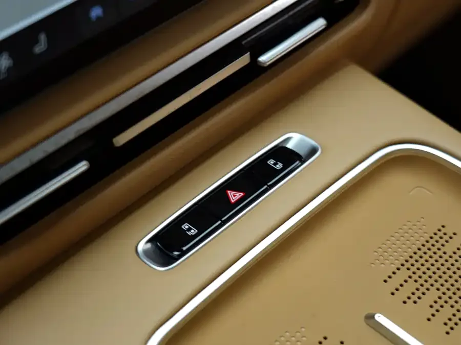 Voyah Lantu Dreamer Lantu Dreamer 2025 PHEV 4WD Flagship Kunpeng Edition 2024 — миниатюра 5