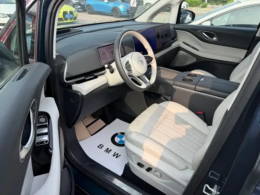 Voyah Lantu Dreamer Lantu Dreamer 2025 PHEV 4WD Flagship Kunpeng Edition 2025 — миниатюра 2