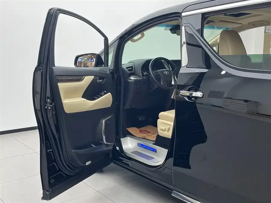 Toyota Alphard 2023 Alphard Hybrid 2.5L Premium Gold Edition 2023 — миниатюра 5