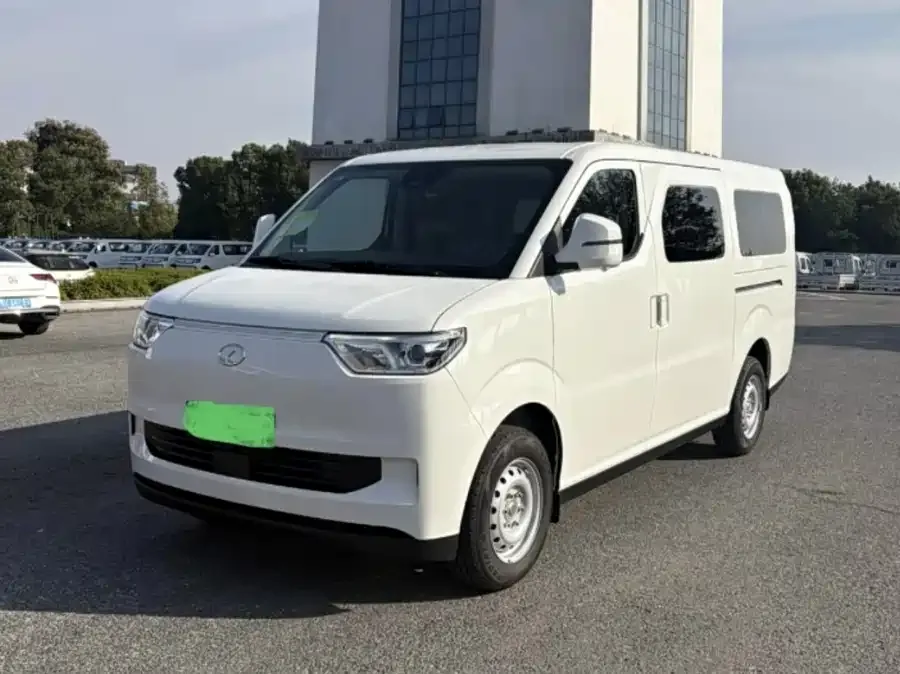 Rich Cars Rich New Energy EC75 2026