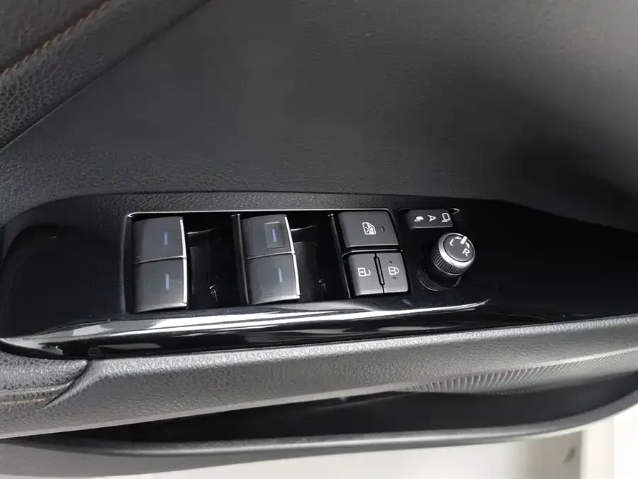 Toyota Camry Camry 2021 2.5G Deluxe Edition 2022 — миниатюра 3