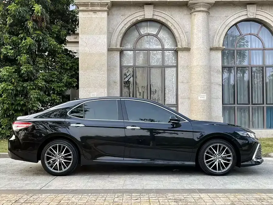 Toyota Camry Camry 2021 2.5G Deluxe Edition 2022 — миниатюра 2