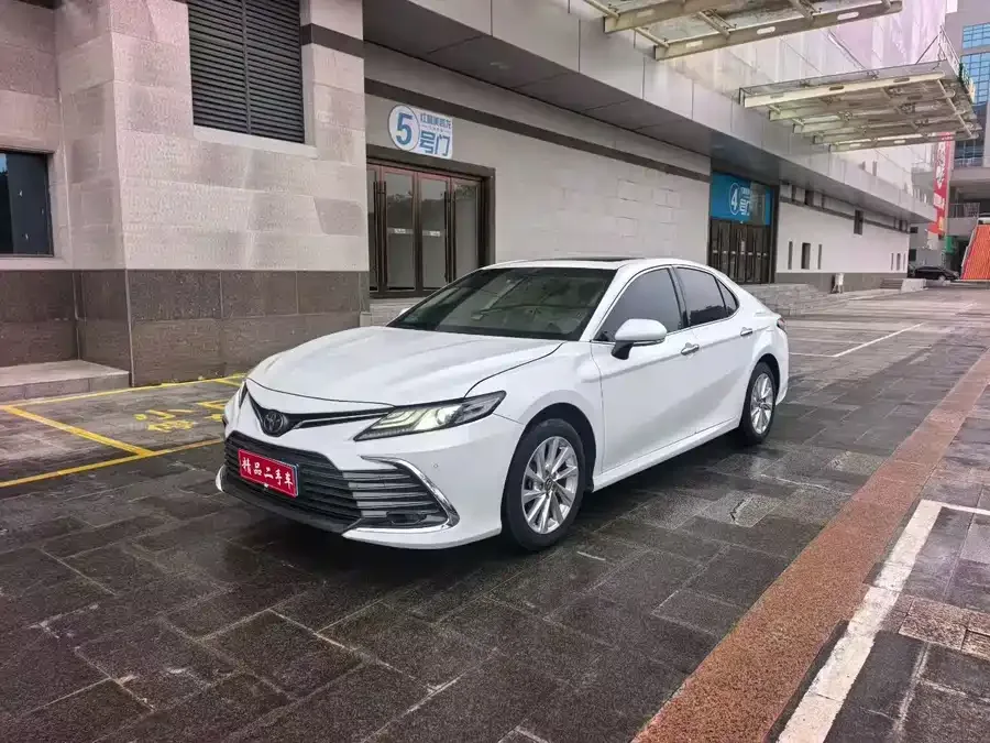 Toyota Camry Camry 2023 2.0G Deluxe Edition 2023 — фото 1, купить с доставкой в Москву