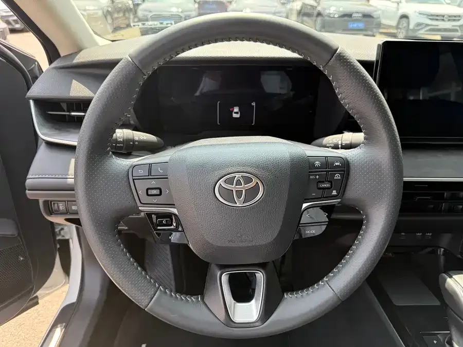 Toyota Camry Camry 2024 Hybrid 2.0HGVP Luxury Edition 2025 — миниатюра 3