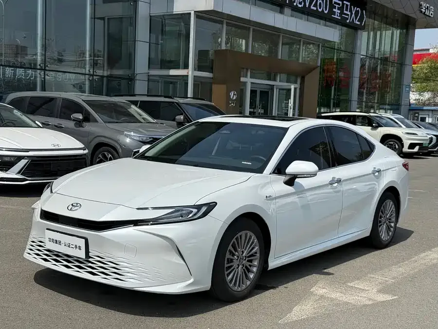 Toyota Camry Camry 2024 Hybrid 2.0HGVP Luxury Edition 2025 — фото 1, купить с доставкой в Москву