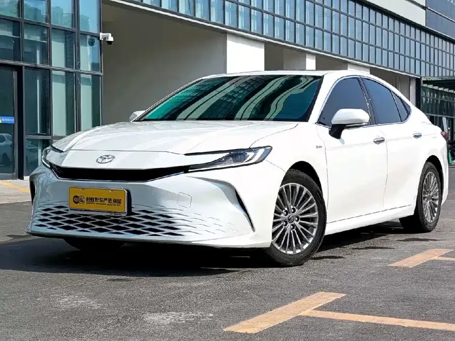 Toyota Camry Camry 2024 Hybrid 2.0HGVP Luxury Edition 2025 — фото 1, купить с доставкой в Москву