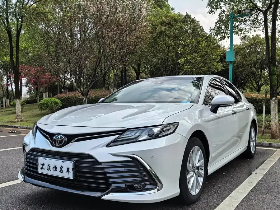Toyota Camry Camry 2021 2.0G Deluxe Edition 2022 — фото 1, купить с доставкой в Москву