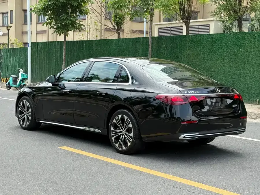 Mercedes-Benz E-class new energy Mercedes-Benz E-Class New Energy 2024 E 350 e L Plug-in Hybrid Sedan 2024 — миниатюра 3