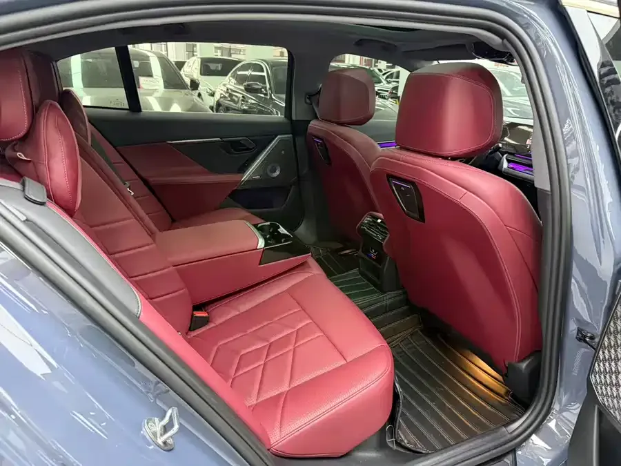 BMW 5 Series 2026 BMW 5 Series 530Li Leading Luxury Package 2026 — миниатюра 3