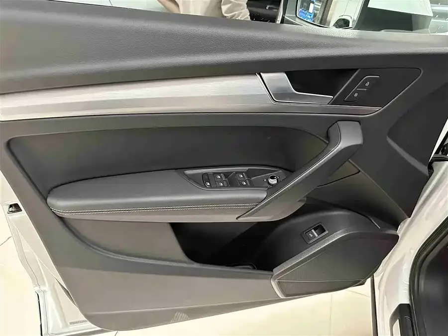 Audi Q5L 2022 40T luxury and dynamic model 2022 — миниатюра 2