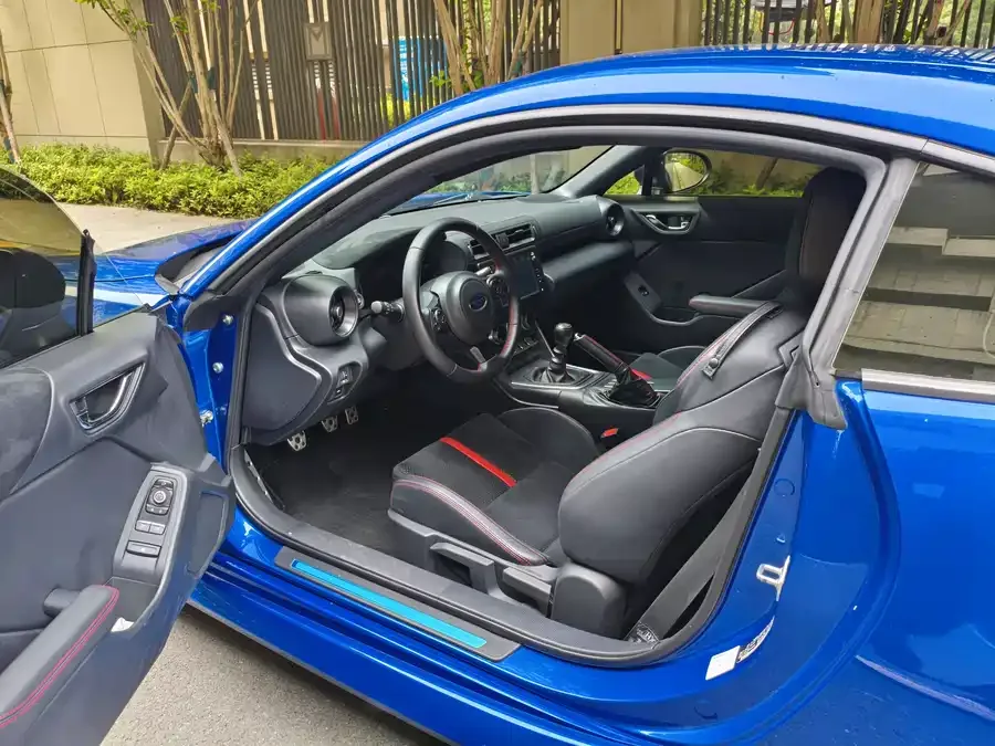 Subaru BRZ 2022 2.4L manual version 2022 — миниатюра 4