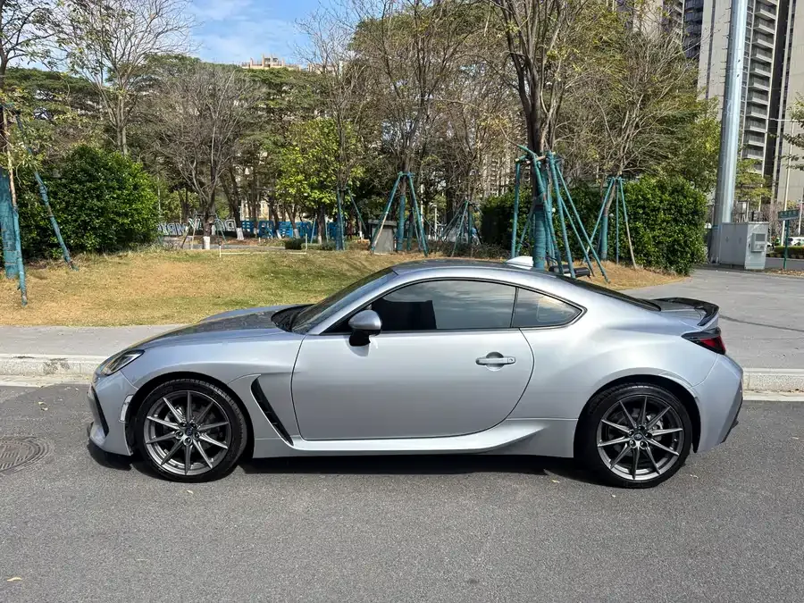 Subaru BRZ 2022 2.4L manual version 2023 — миниатюра 4