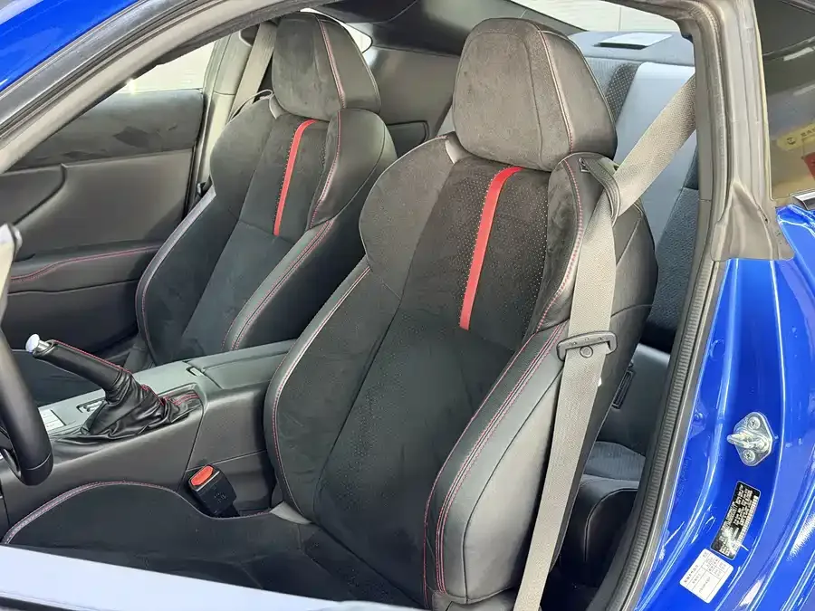 Subaru BRZ 2022 2.4L manual version 2022 — миниатюра 4