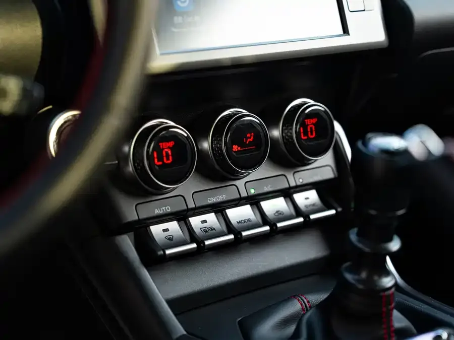 Subaru BRZ 2022 2.4L manual version 2023 — миниатюра 3
