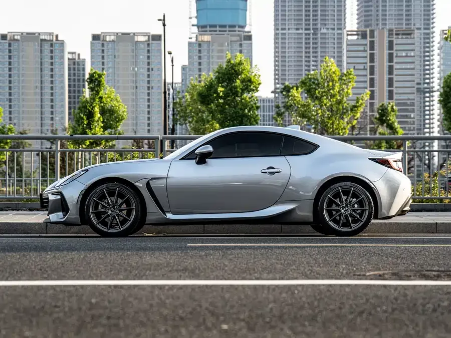 Subaru BRZ 2022 2.4L manual version 2023 — миниатюра 4