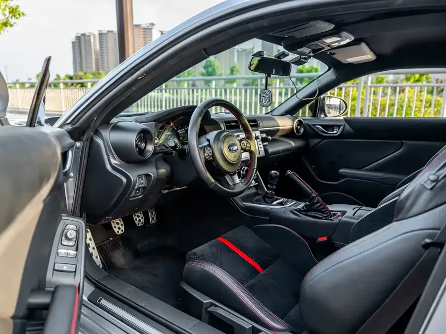 Subaru BRZ 2022 2.4L manual version 2023 — миниатюра 5