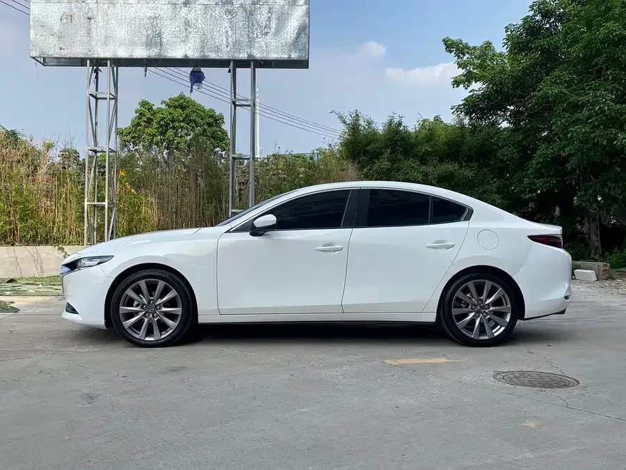 Mazda Axela Mazda3 Angkesela 2021 2.0L Automatic Quality Edition 2022 — миниатюра 5