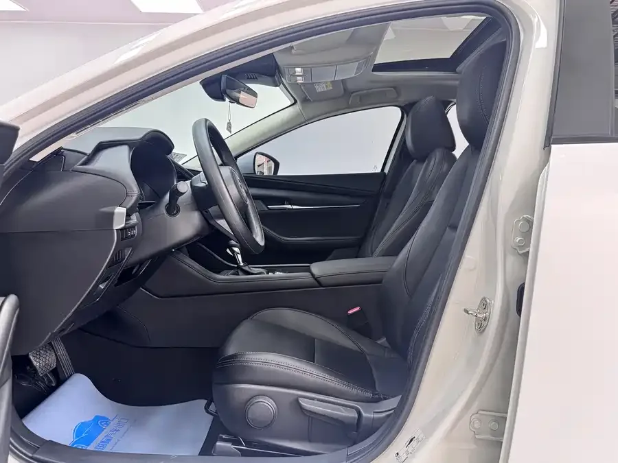 Mazda Axela Mazda3 Angkesela 2022 1.5L automatic quality version 2023 — миниатюра 3